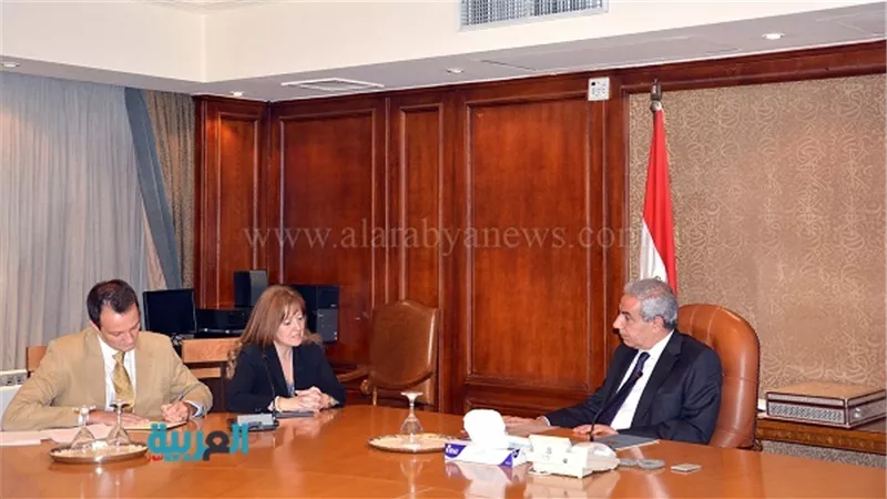 وزير الصناعة يبحث مع سفيرة البرتغال سبل التعاون بين البلدين