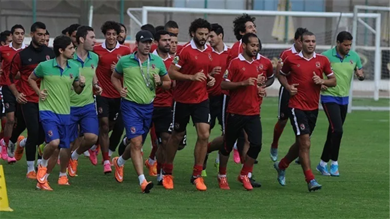 فريق الأهلى يتجه إلى الإسكندرية قبل مباراة الداخلية 