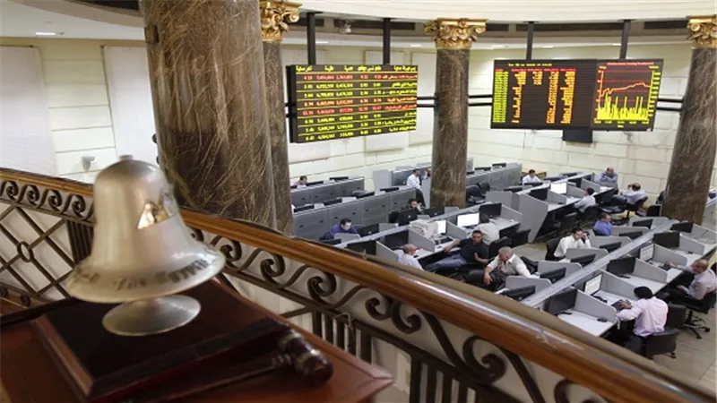 الخدمات المالية تواصل صدارة القطاعات الأعلى تداولًا بالبورصة