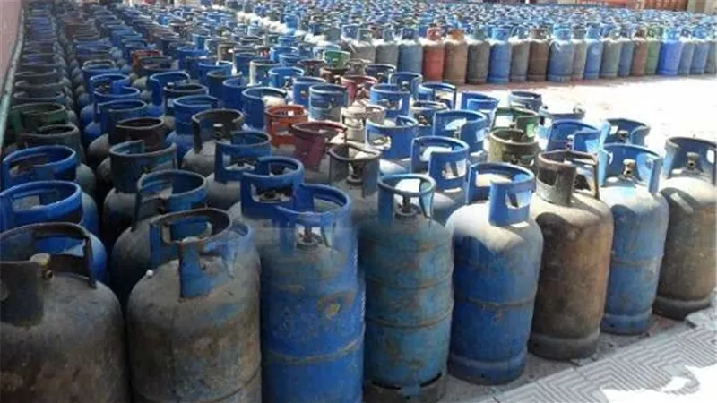 ضبط 12 قضية إتجار في إسطوانات.. و50 مخالفات بالمخابز