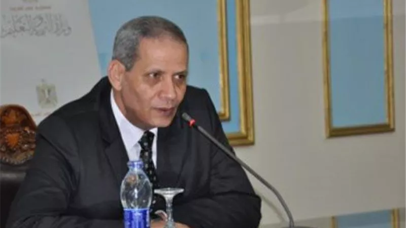 خصم شهرين من راتب مدرسين واستبعاد وكيل مدرسة ببني سويف