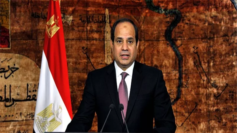 السيسي يحارب ارتفاع الأسعار.. الحكومة فشلت في احتواء التضخم.. الرئيس يطالب رجال الأعمال برعاية محدودي الدخل.. يمنى الحماقي: طلبات التخفيضات تدل على انهيار الصناعة