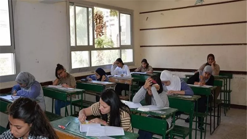 بالفيديو.. والد طالبة البحيرة: المراقبون جردوا ابنتي من ملابسها