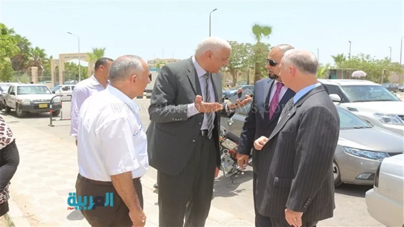 بالصور.. محافظ السويس في جولة مع الرئيس التنفيذي لموانئ دبي 