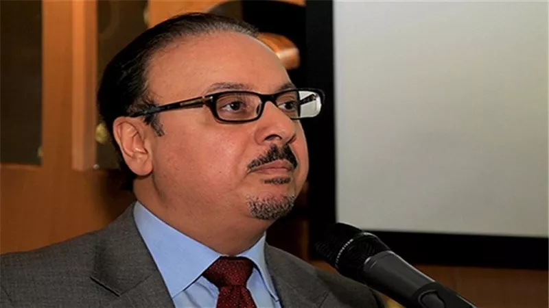 مذكرة على مكتب 