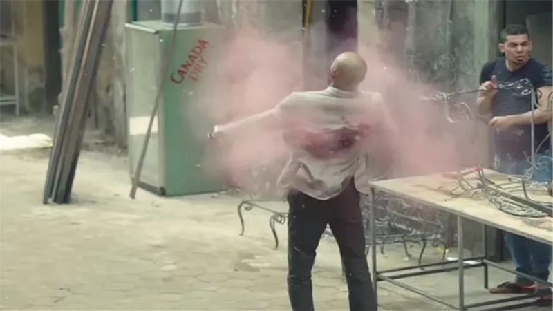 بالفيديو.. حقيقة الرجل الذي استكمل عمله في مشهد قتل 
