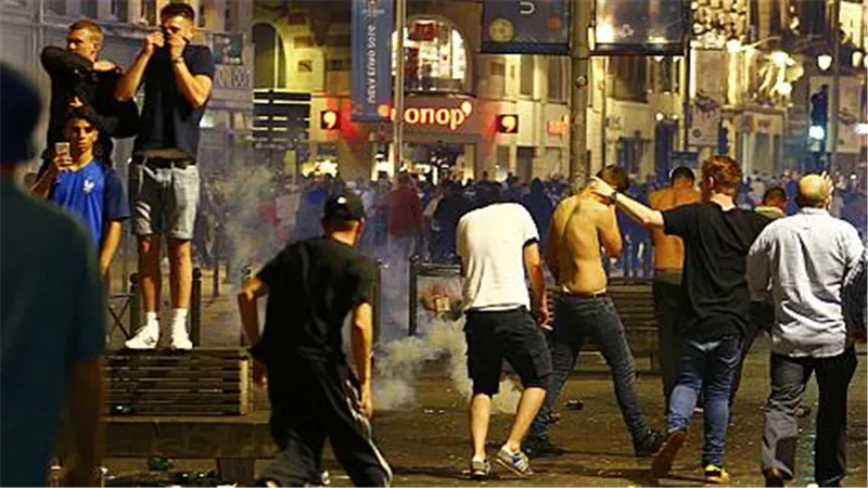 اعتقال 63 بعد اشتباكات مع مشجعي كرة القدم الإنجليز بفرنسا