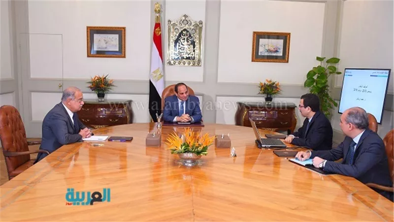 السيسي يستعرض مخطط تنمية منطقة قناة السويس الاقتصادية.. المشروع يمتد إلى 2050.. إقامة 6 موانئ على البحر الأحمر.. والرئيس يشدد على تيسير الإجراءات للمستثمرين