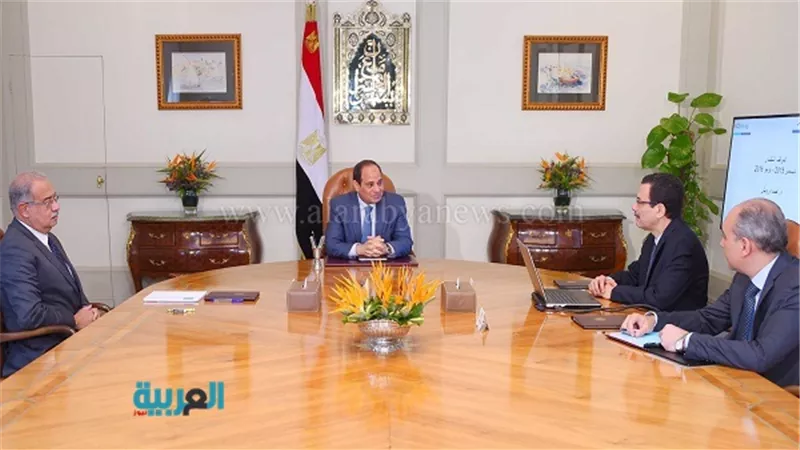 السيسي يستعرض المشروعات الجاري تنفيذها بمنطقة قناة السويس