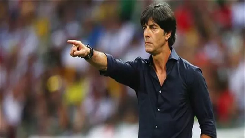 جوتزه يقود ألمانيا.. وليفاندوفسكي قائدًا لبولندا الليلة