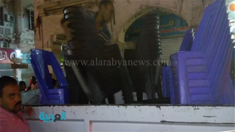 بالصور.. حملة ليلية لغلق المقاهى المخالفة بمصر الجديدة 