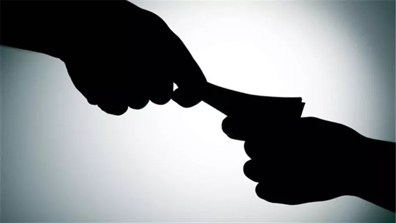 الرقابة الإدارية تضبط 3 مهندسين طلبوا رشوة من شركة 