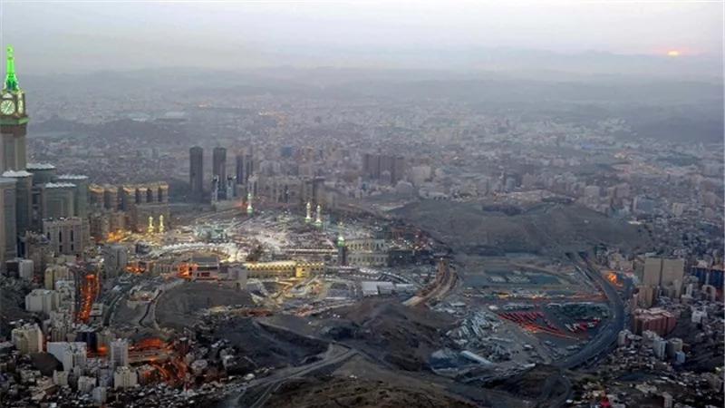 بالصور.. أجمل غروب للشمس من المسجد الحرام قبل منتصف رمضان