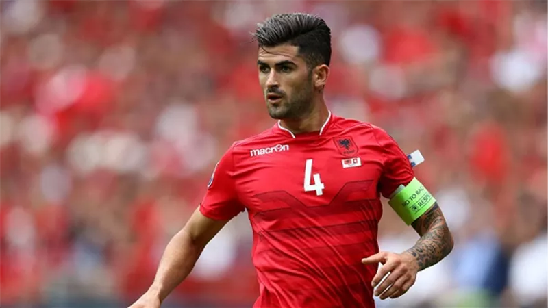 أرسنال يقترب من ضم نجم منتخب ألبانيا 