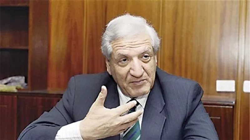 بالفيديو.. خبير يوضح مخاطر رفع الفائدة على الإقراض والودائع