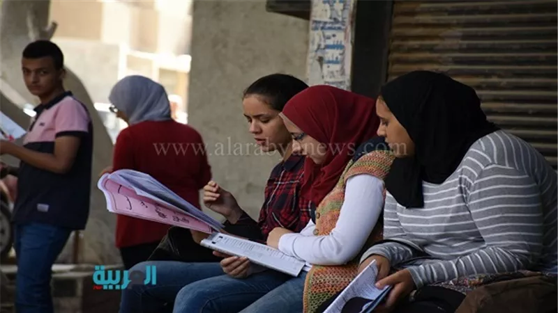 بالصور.. 3 أسلحة يستعين بها طلاب الثانوية أمام اللجان.. و