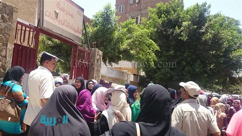 بالصور.. طلاب الثانوية بـ