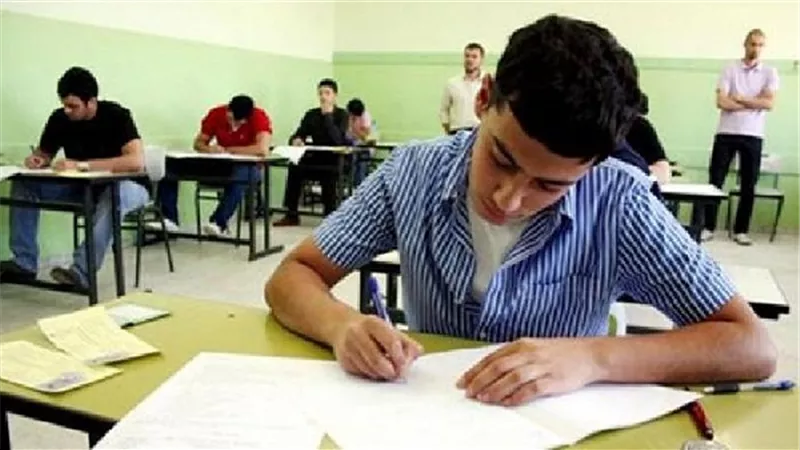 طلاب الثانوية العامة يخوضون 3 امتحانات 