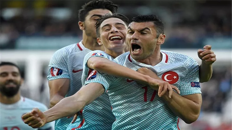 تركيا تقسو على التشيك بهدفين في يورو 2016