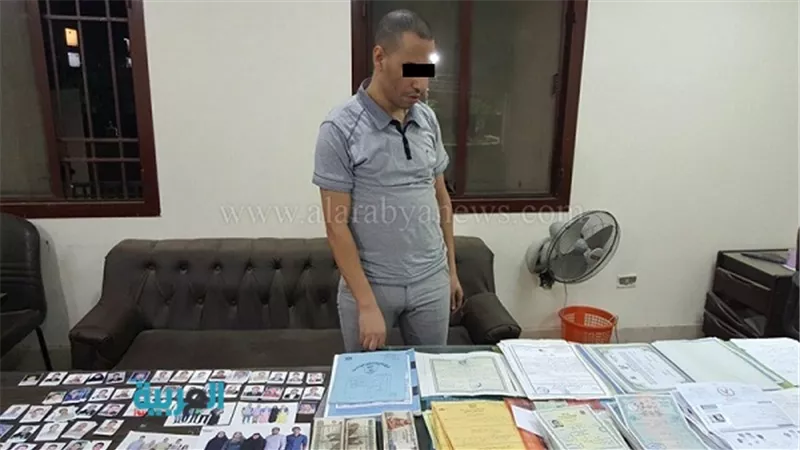 ضبط مزور بحوزته شهادات عسكرية و65 ألف جنيه بالفيوم