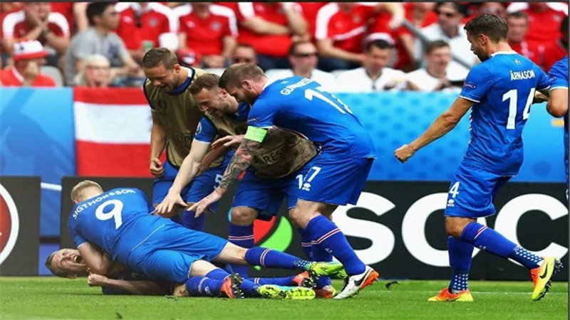 بالفيديو.. أيسلندا تفوز على النمسا 2-1 وتتأهل لدور الـ 16