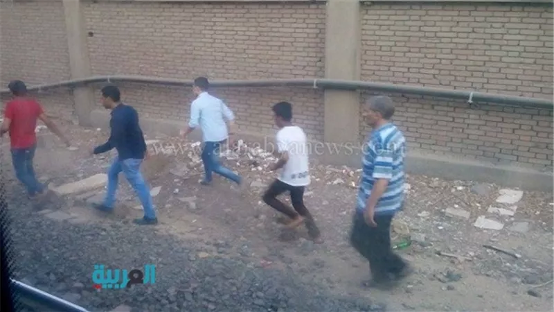 بالصور.. هروب المواطنين من مترو الأنفاق بعد تعطله بمحطة 