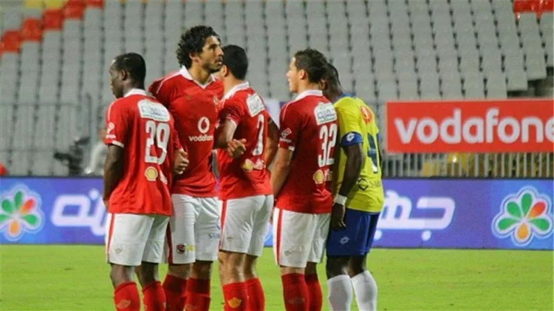 الجماهير تتسبب في أزمة أثناء مباراة الأهلي والإسماعيلي