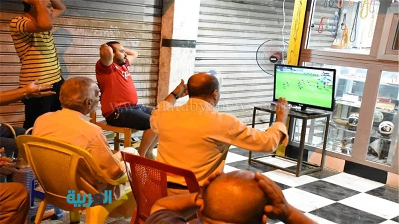 ردود أفعال الجمهور على المقاهي أثناء مباراة الأهلي والإسماعيلي