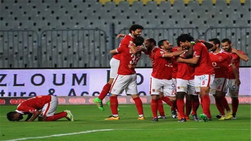 الأهلي يتسلم درع الدوري 
