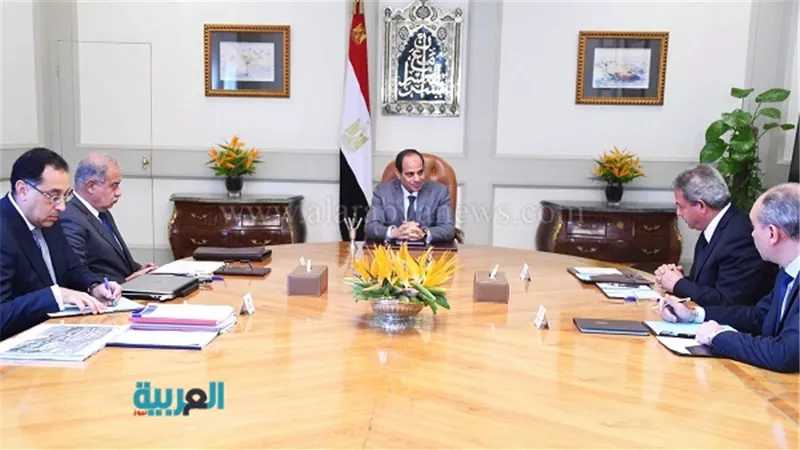 الرئيس يجتمع برئيس الحكومة ووزيري الإسكان والشباب