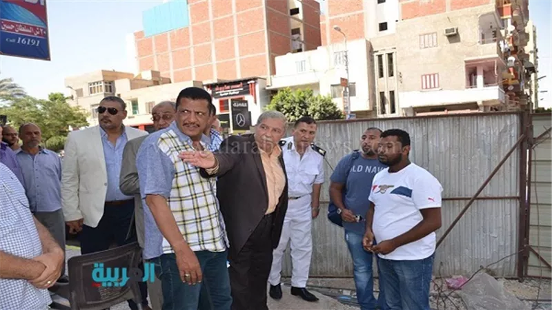 محافظ الإسماعيلية يهدد مقاولًا بإلغاء تراخيص البناء له