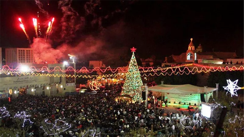 مظاهر من احتفالات المصريين بالعيد.. 