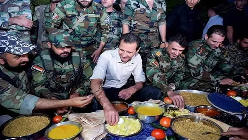 بالصور.. بشار الأسد يتناول طعام الإفطار مع قواته بريف دمشق‬