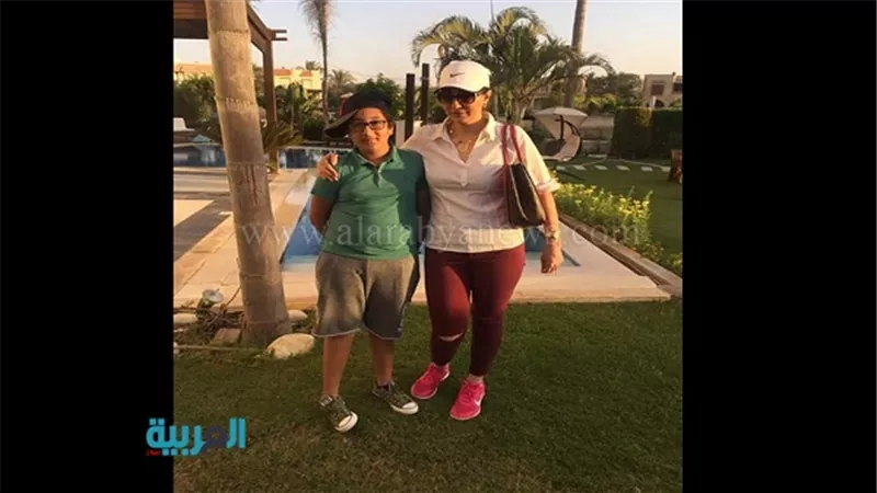 وفاء عامر تسافر إلى مارينا بعد الاطمئنان على صحة والدتها