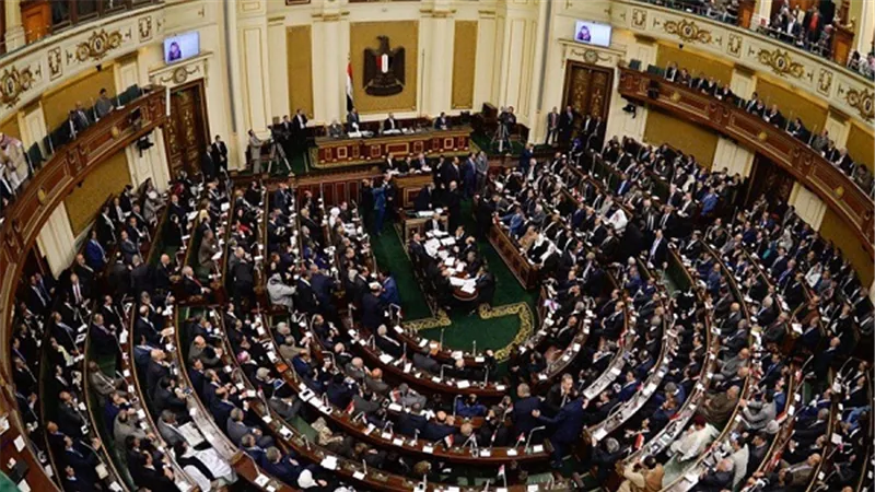 صدام بين البرلمان والحكومة بسبب 