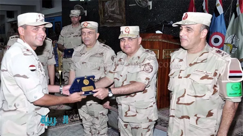 بالصور.. وزير الدفاع يشهد مشروع مراكز القيادة التعبوي 