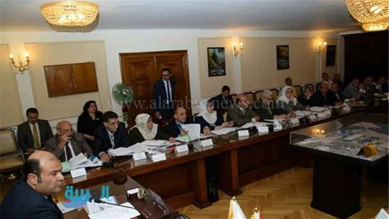 وزير التموين خلال اجتماع 