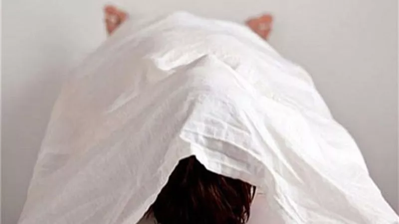 جهود أمنية لكشف غموض العثور على جثة مسن مقتولًا داخل شقته بحلوان 
