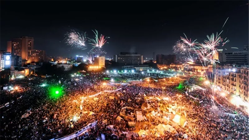 القاهرة تتزيّن في ذكرى 
