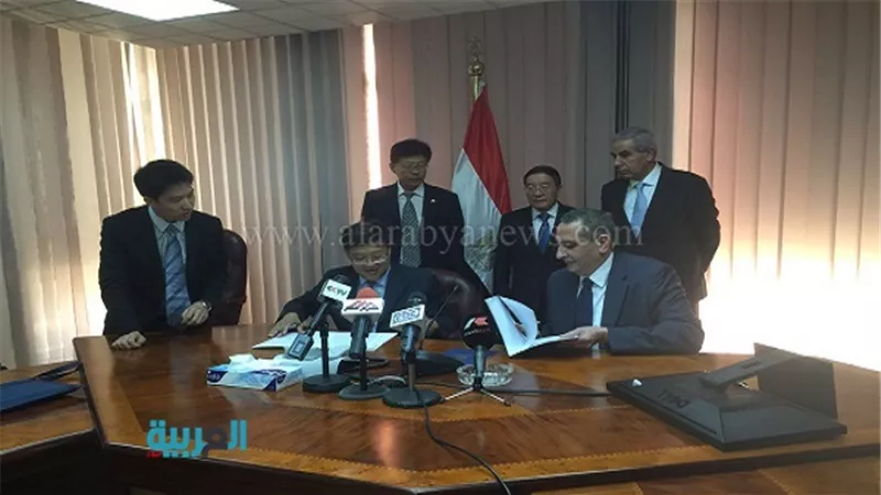 وزير الصناعة يلتقي مجموعة العمل الفنية 