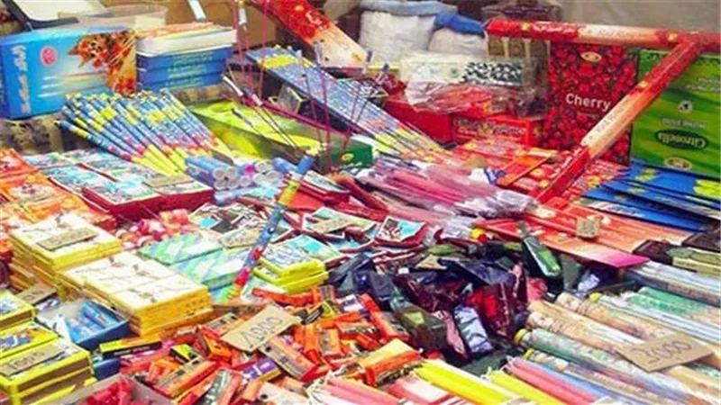 ضبط سيدة بحوزتها 6700 صاروخ ألعاب نارية بمحطة سكك حديد القاهرة