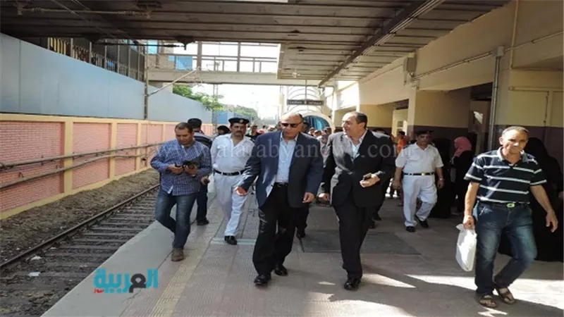 بالصور.. مدير شرطة النقل يتفقد محطات المترو والسكك الحديد 