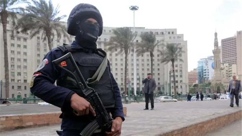 بعد 67 عامًا من الأشغال الشاقة.. مجمع التحرير خاوٍ على عروشه ومصيره مجهول.. الحكومة تبدأ في إخلاء الإدارات.. والمحافظة: الهدف تحقيق السيولة المرورية