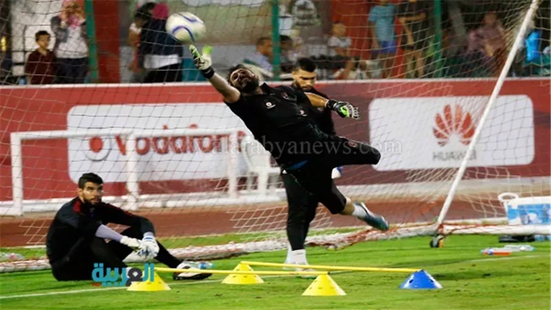 إصابة مسعد عوض تجبر جهاز الأهلي على مشاركة شريف إكرامي 