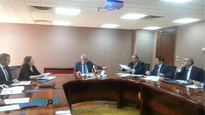 وزير الصناعة يبحث مع مسئولي البنك الدولي تأهيل المناطق الصناعية بمحافظتي سوهاج وقنا.. قابيل: جارِ الانتهاء من وضع التصور النهائي لبدء تطوير وتأهيل البنية التحتية لـ6 أماكن
