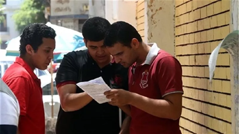 كلاكيت تاني مرة.. 120 ألف طالب يخوضون امتحان الديناميكا.. تداول الأسئلة والأجوبة بعد فتح اللجان بـ30 دقيقة.. 