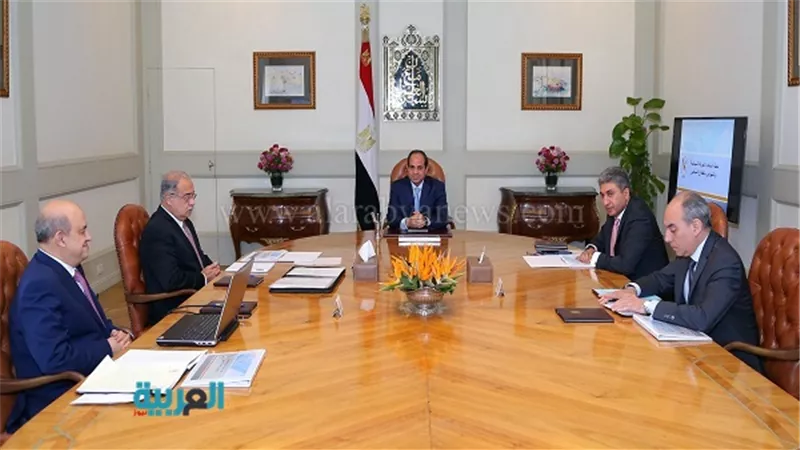 السيسي يجتمع برئيس الحكومة ووزيري الطيران والسياحة