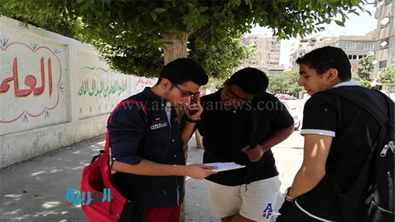 بالصور.. طلاب الثانوية يتخطون التاريخ والجيولوجيا والجبر ويستقبلون الإجازة