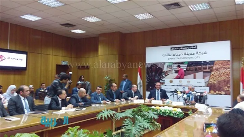 بالصور.. وزيرا الصناعة والتخطيط يطلقان شركة مدينة دمياط للأثاث