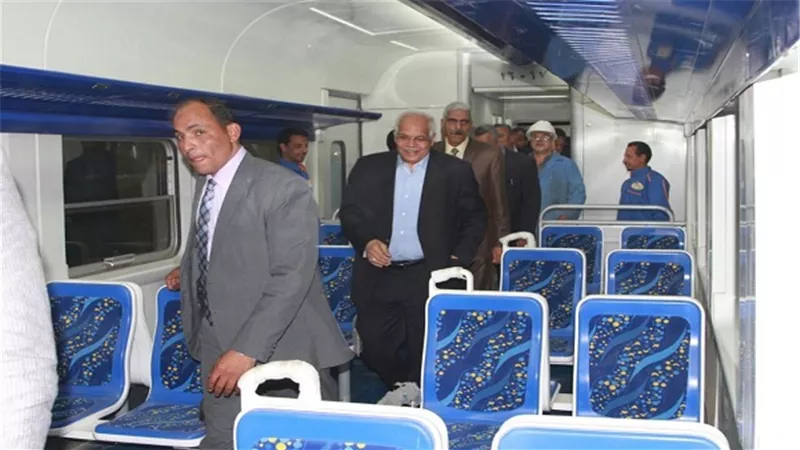 وزير النقل يطمئن على توافر تذاكر قطارات الصعيد